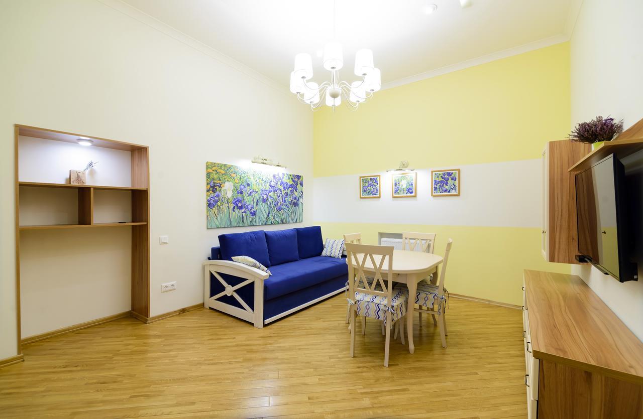 Vip Апартаменти Ван Гог На Площі Ринок Lviv Ngoại thất bức ảnh