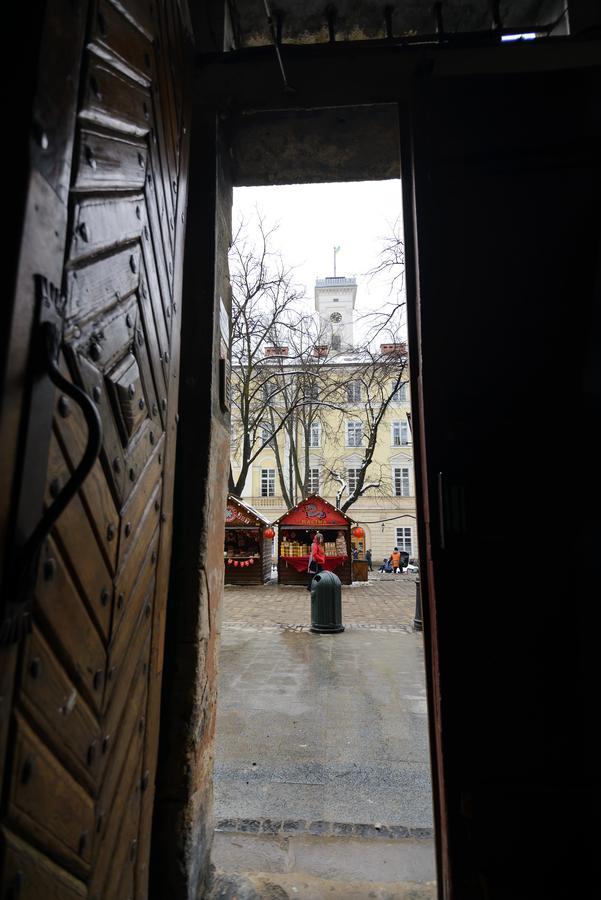 Vip Апартаменти Ван Гог На Площі Ринок Lviv Ngoại thất bức ảnh
