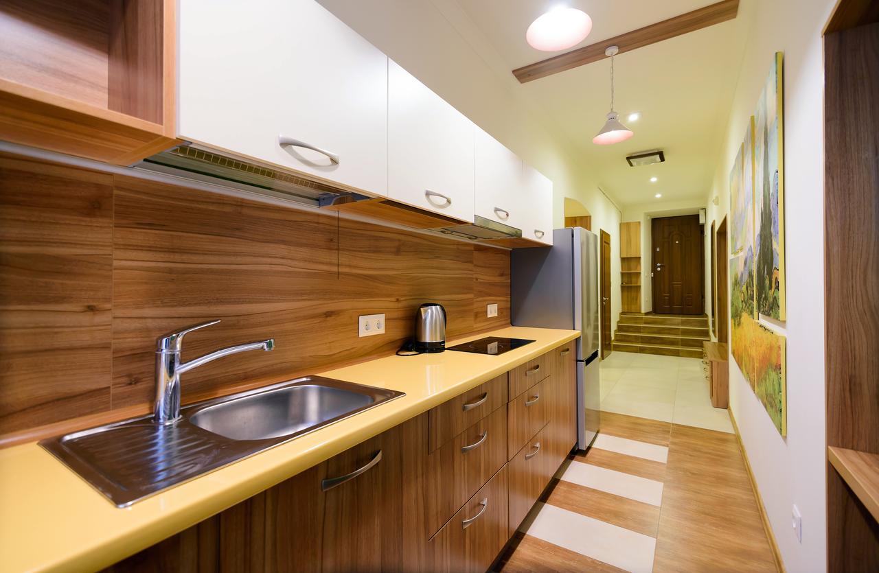 Vip Апартаменти Ван Гог На Площі Ринок Lviv Ngoại thất bức ảnh