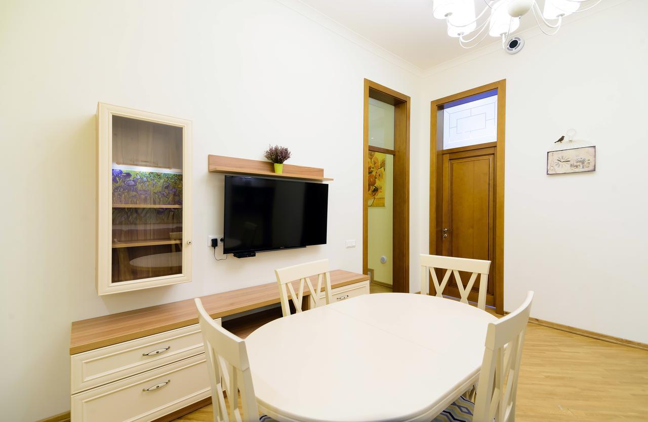 Vip Апартаменти Ван Гог На Площі Ринок Lviv Ngoại thất bức ảnh