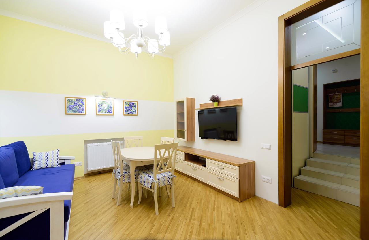 Vip Апартаменти Ван Гог На Площі Ринок Lviv Ngoại thất bức ảnh