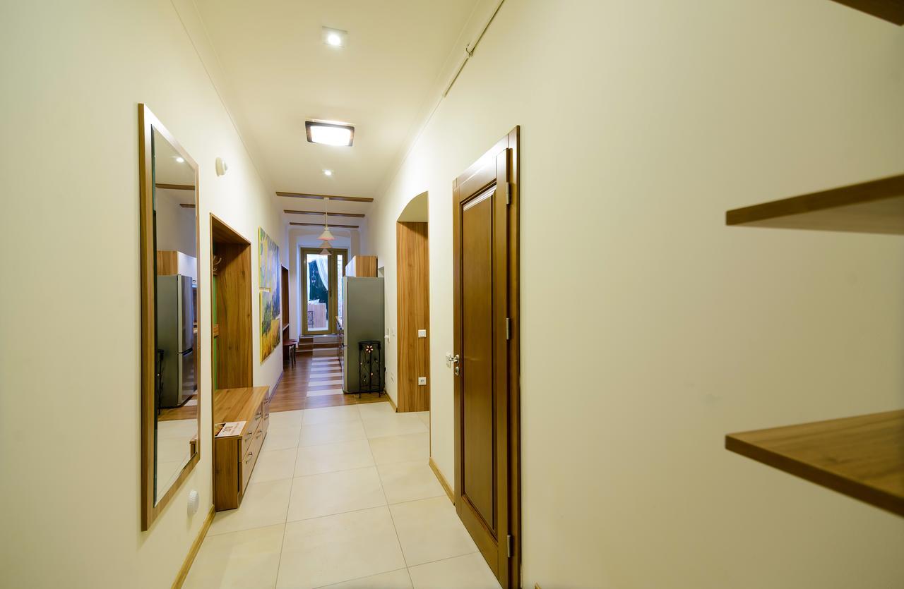 Vip Апартаменти Ван Гог На Площі Ринок Lviv Ngoại thất bức ảnh