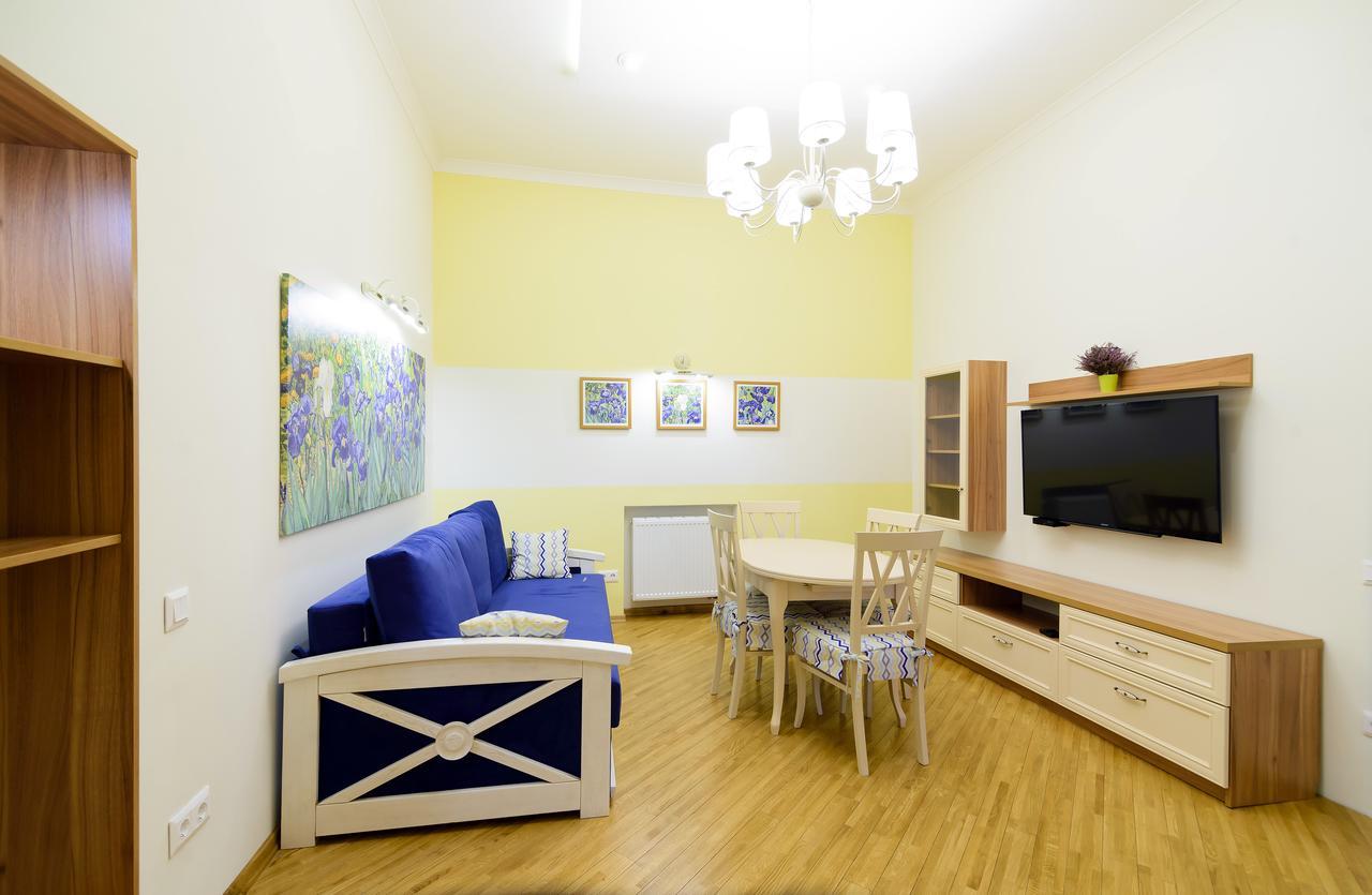 Vip Апартаменти Ван Гог На Площі Ринок Lviv Ngoại thất bức ảnh